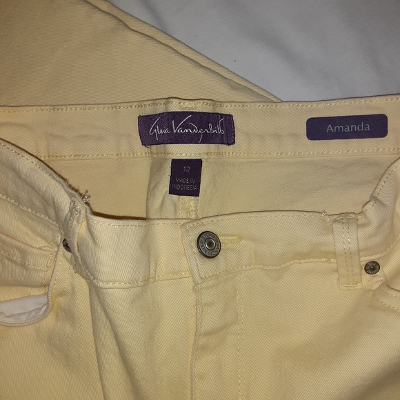 Gloria Vanderbilt Jeans - Picture 2 of 3